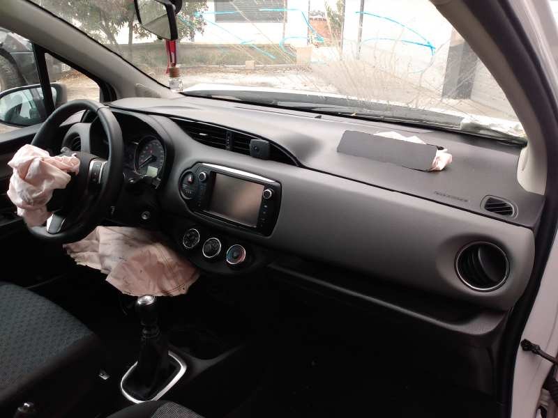 toyota yaris del año 2015