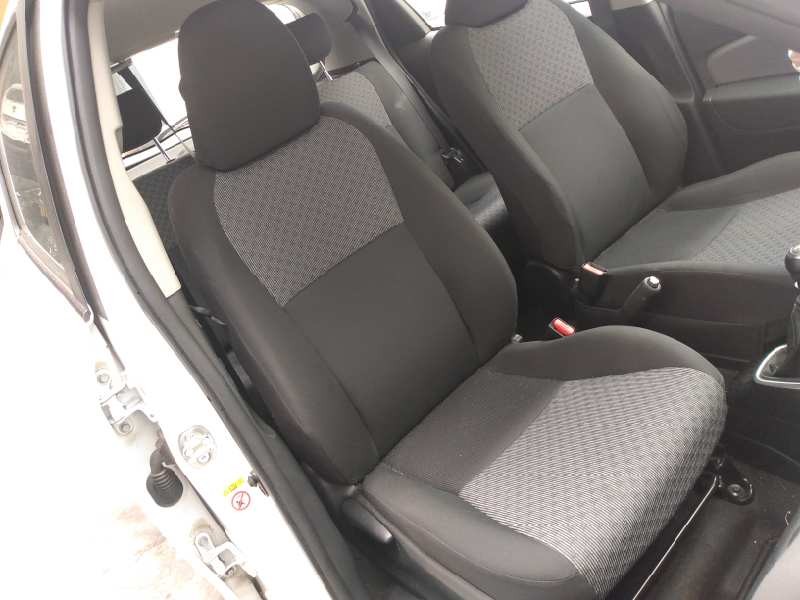 toyota yaris del año 2015