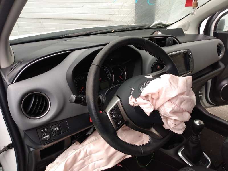 toyota yaris del año 2015