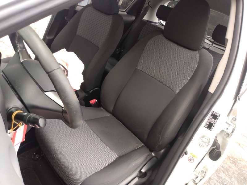 toyota yaris del año 2015