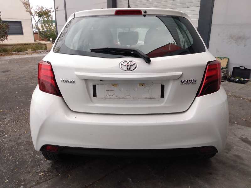 toyota yaris del año 2015