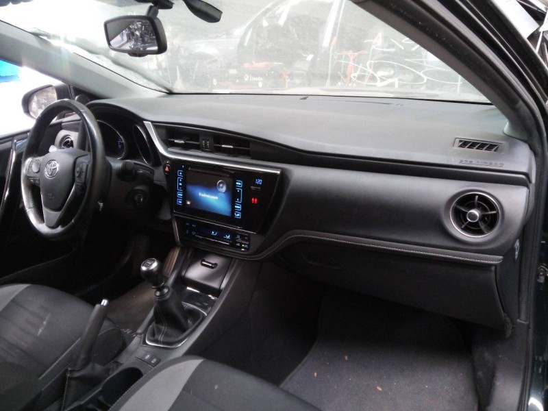 toyota auris del año 2016