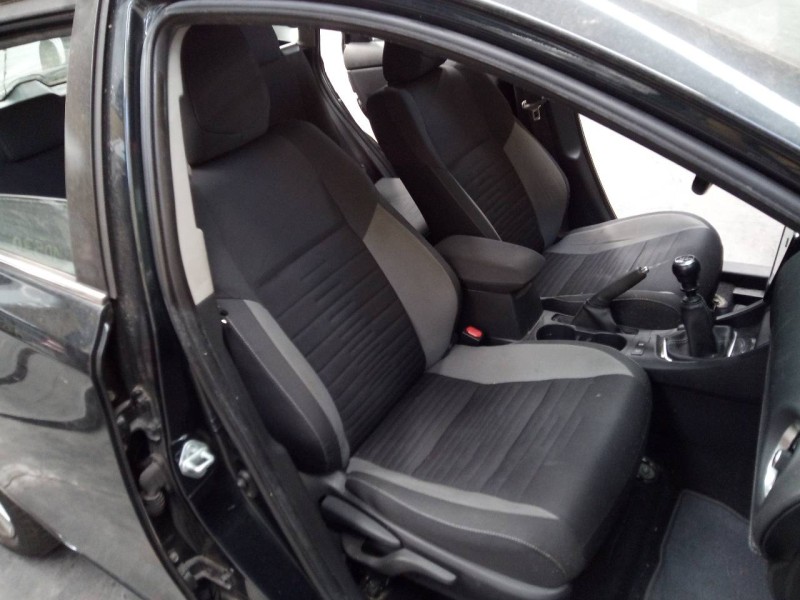 toyota auris del año 2016