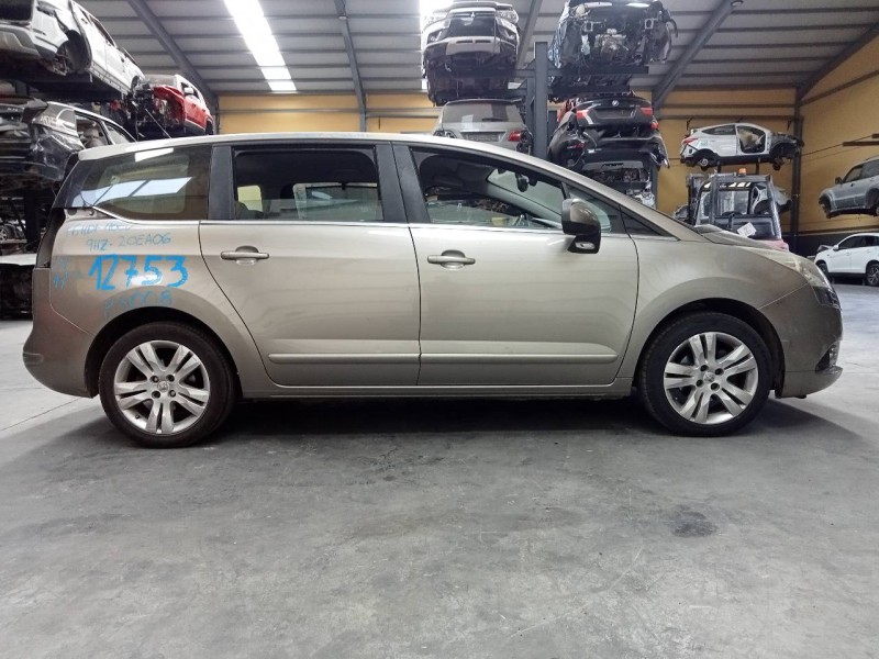 peugeot 5008 del año 2010