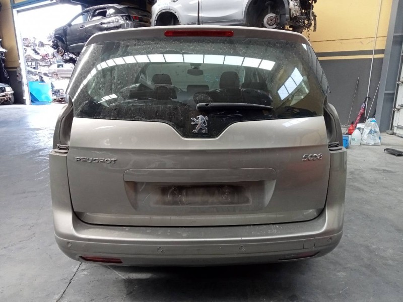 peugeot 5008 del año 2010