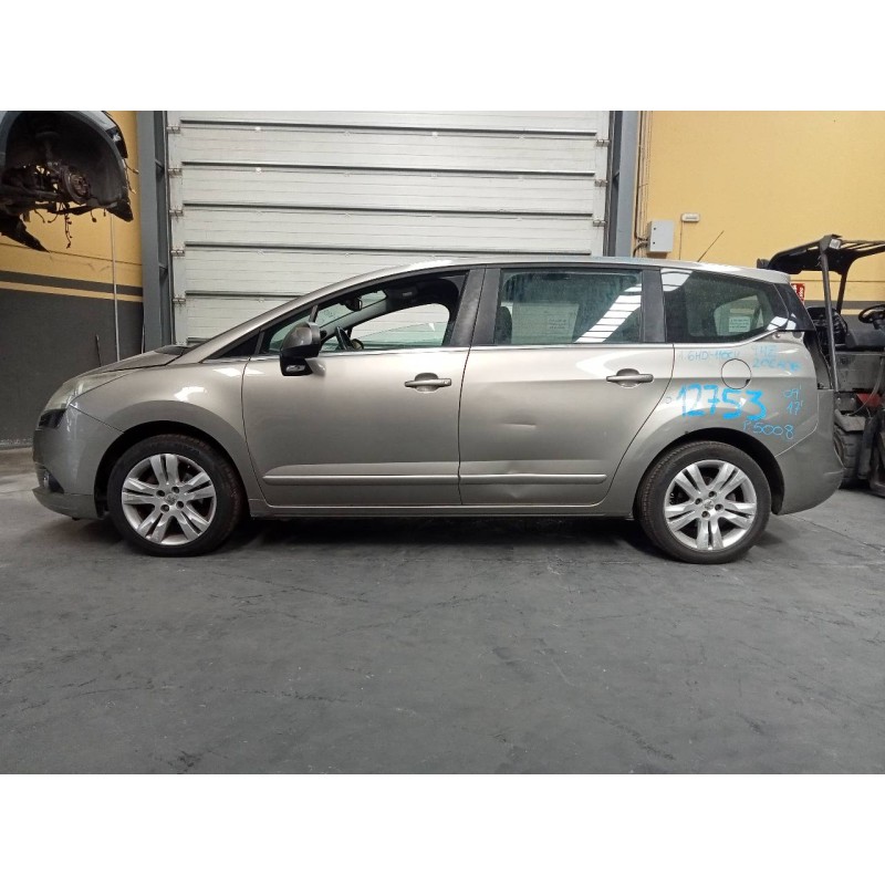 peugeot 5008 del año 2010