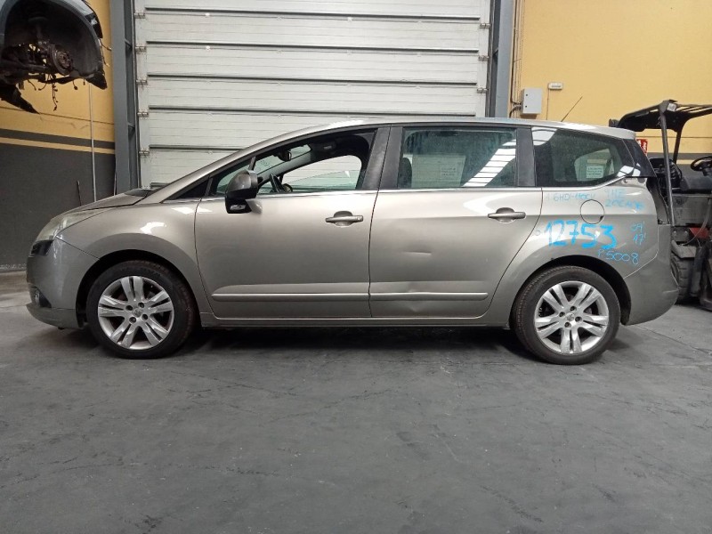 peugeot 5008 del año 2010
