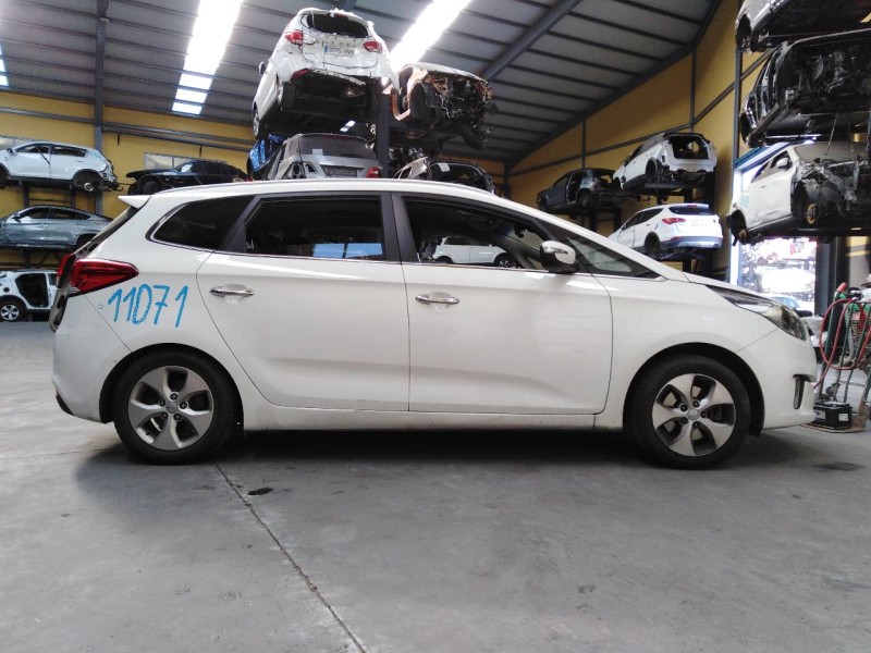 kia carens ( ) del año 2013