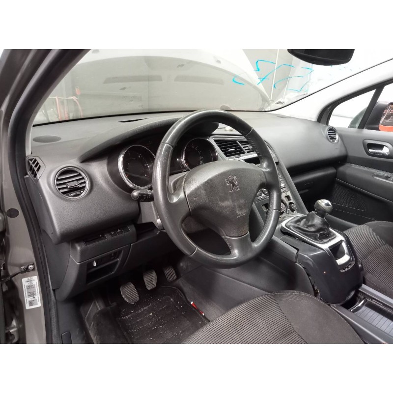 peugeot 5008 del año 2010