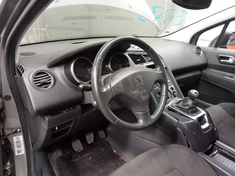 peugeot 5008 del año 2010