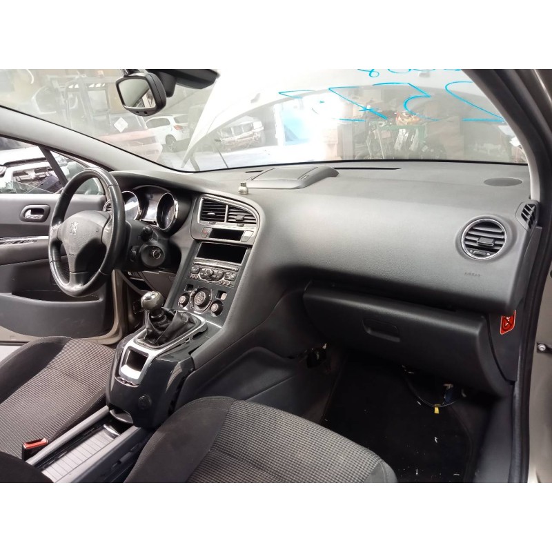 peugeot 5008 del año 2010