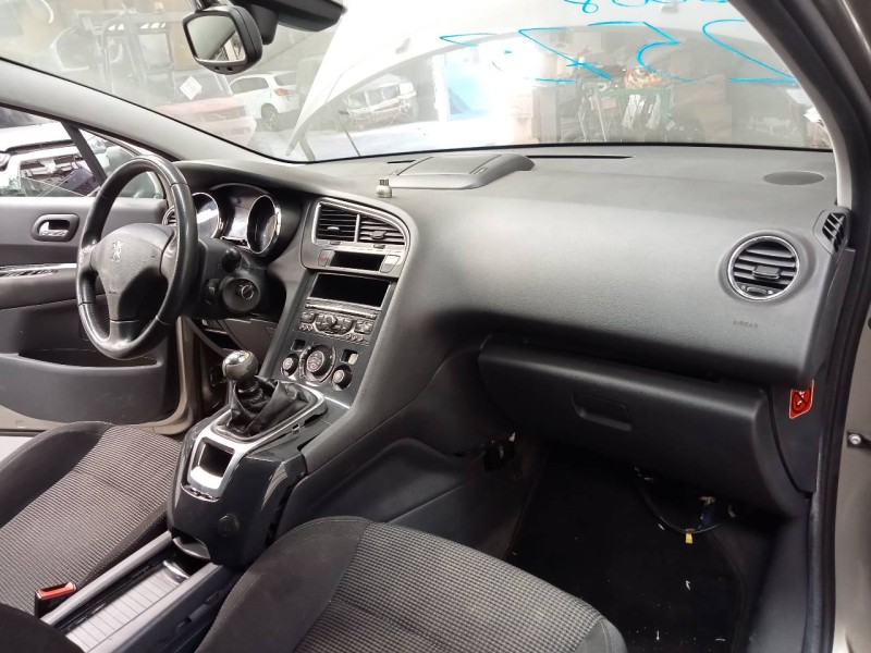 peugeot 5008 del año 2010