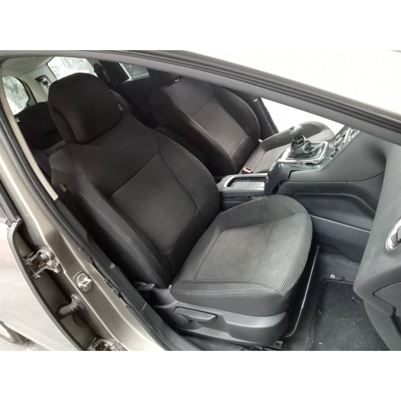 peugeot 5008 del año 2010