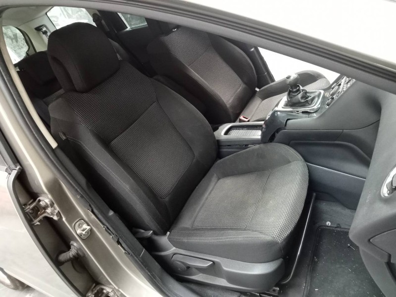 peugeot 5008 del año 2010