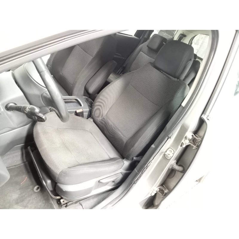 peugeot 5008 del año 2010