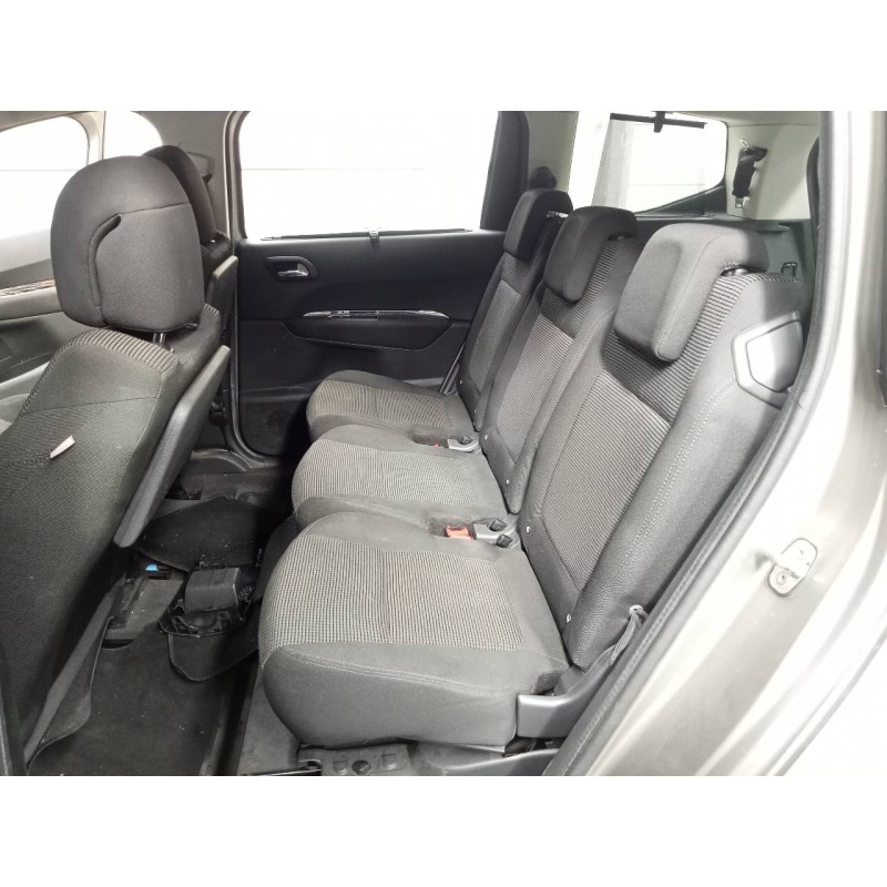 peugeot 5008 del año 2010