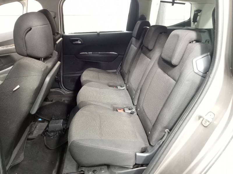 peugeot 5008 del año 2010