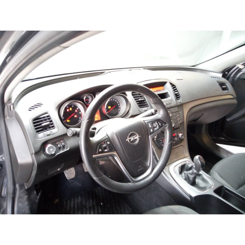 opel insignia berlina del año 2012