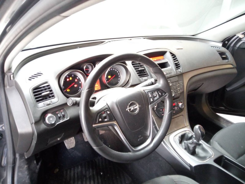 opel insignia berlina del año 2012