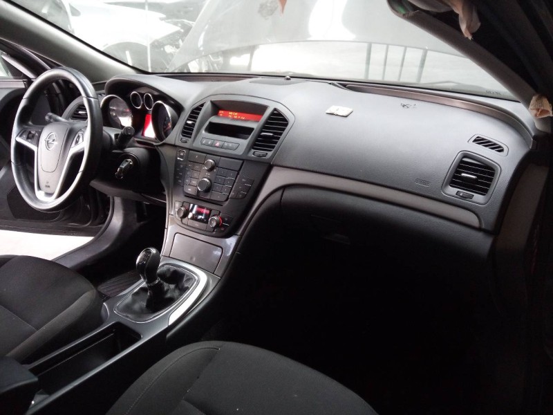 opel insignia berlina del año 2012