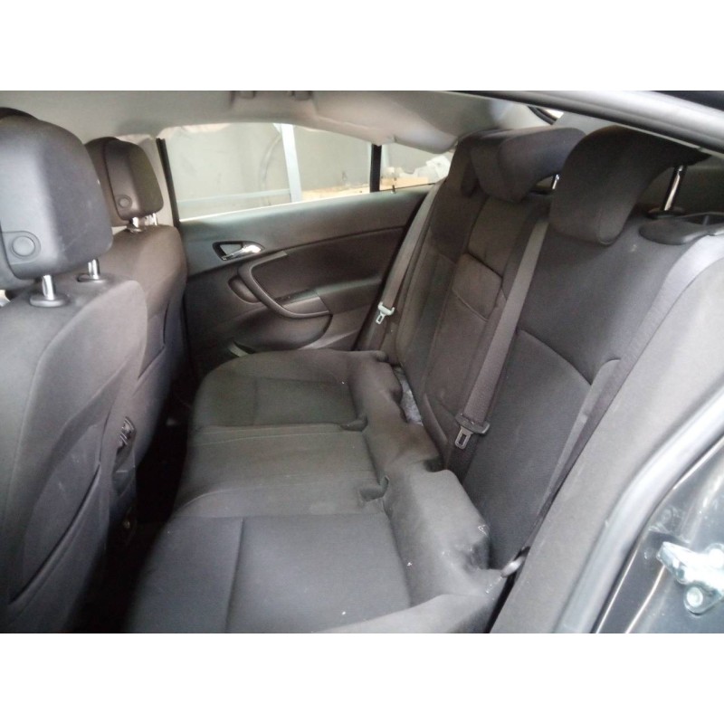 opel insignia berlina del año 2012