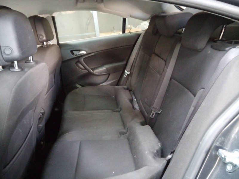 opel insignia berlina del año 2012