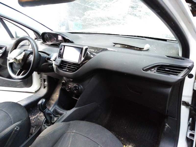 peugeot 208 del año 2013