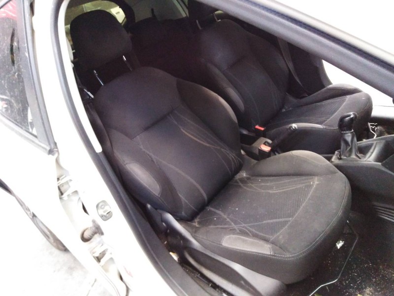 peugeot 208 del año 2013