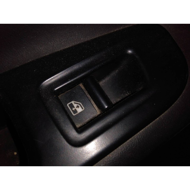 Recambio de mando elevalunas trasero izquierdo para jeep renegade night eagle 4x2 referencia OEM IAM   