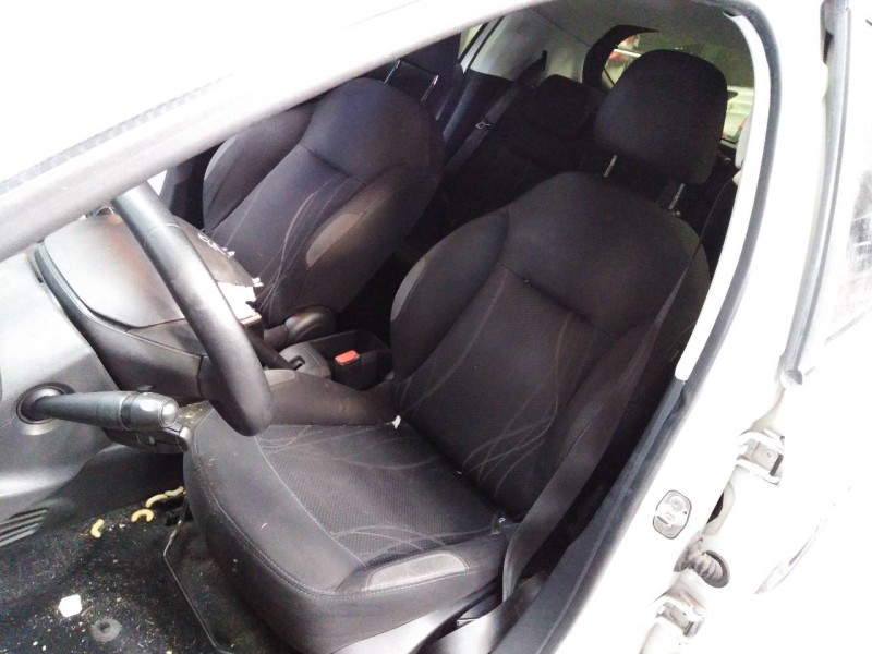 peugeot 208 del año 2013