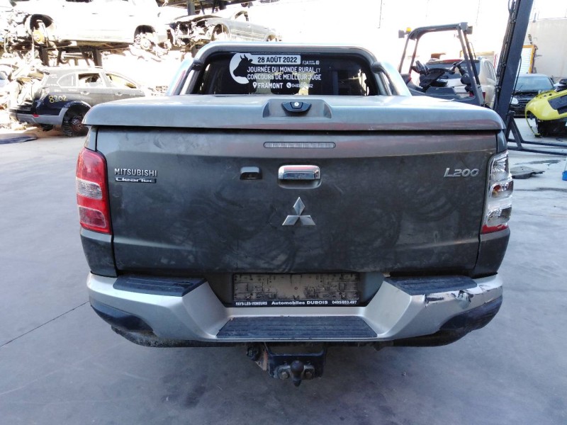 mitsubishi l 200 del año 2015