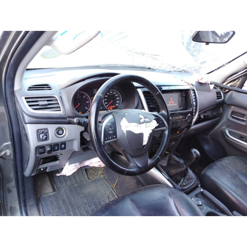 mitsubishi l 200 del año 2015