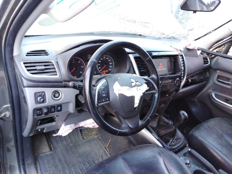 mitsubishi l 200 del año 2015