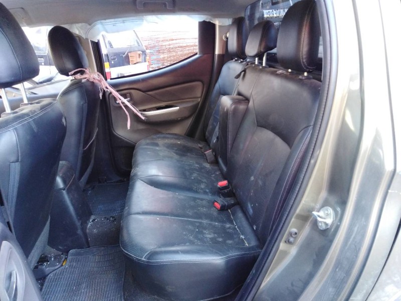 mitsubishi l 200 del año 2015