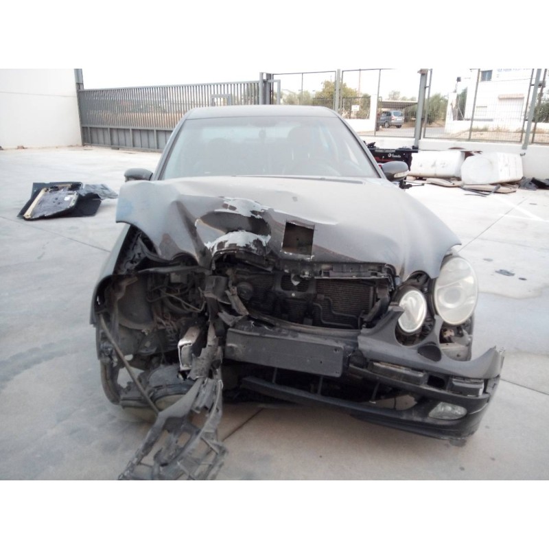 mercedes-benz clase e (w211) berlina del año 2002