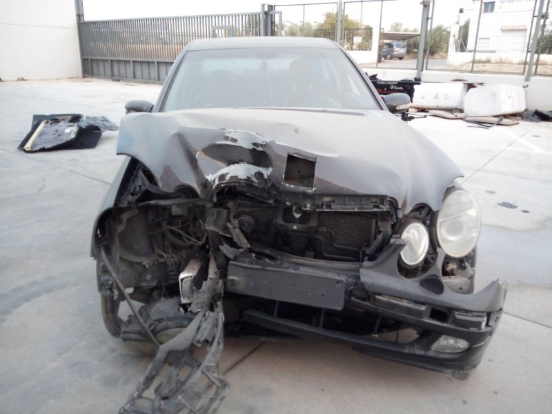 mercedes-benz clase e (w211) berlina del año 2002