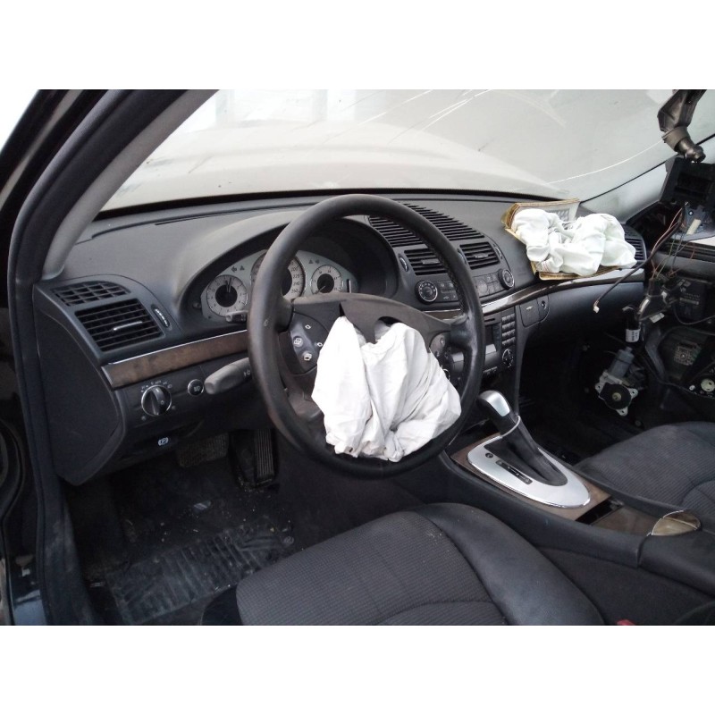 mercedes-benz clase e (w211) berlina del año 2002