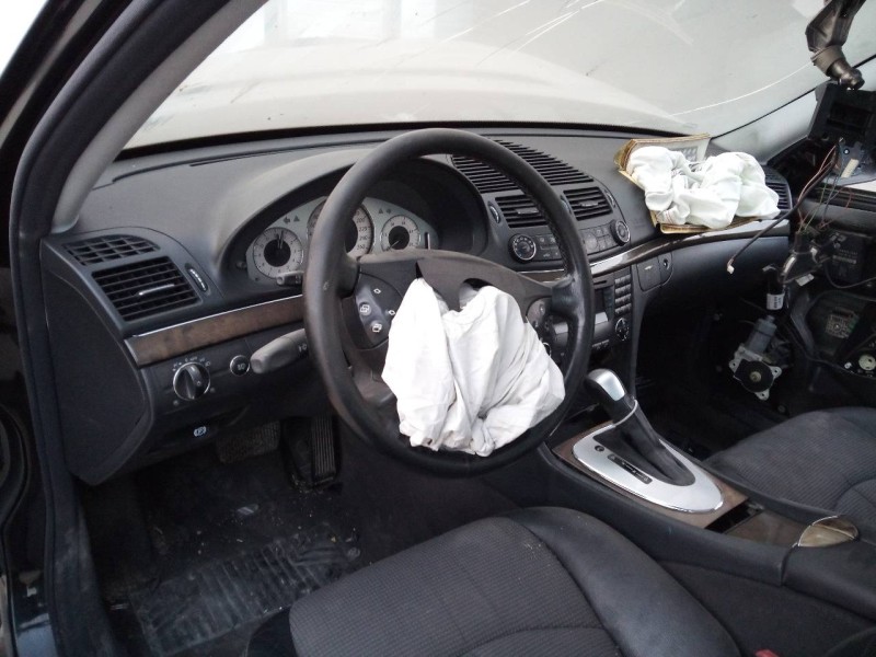 mercedes-benz clase e (w211) berlina del año 2002