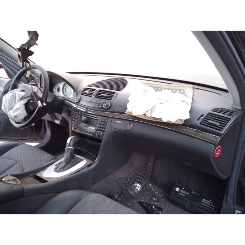 mercedes-benz clase e (w211) berlina del año 2002