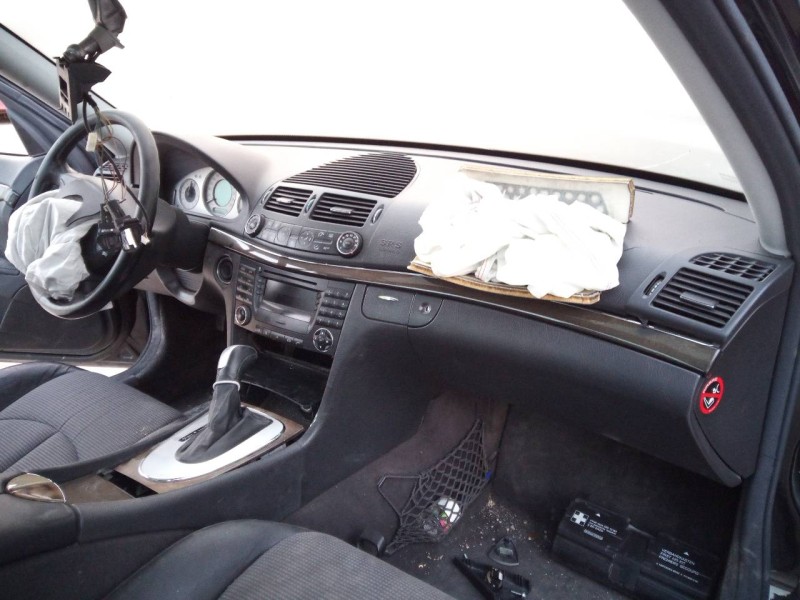 mercedes-benz clase e (w211) berlina del año 2002