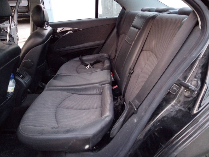 mercedes-benz clase e (w211) berlina del año 2002