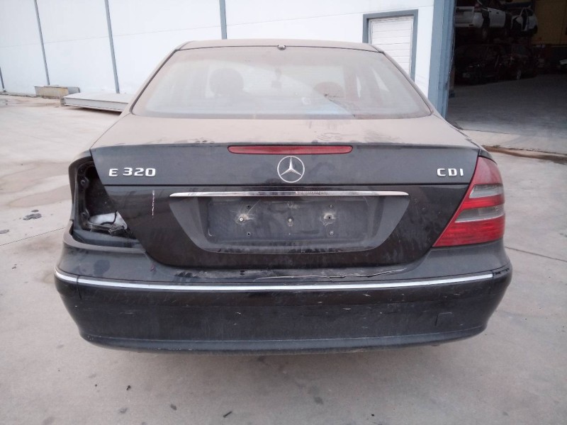 mercedes-benz clase e (w211) berlina del año 2002