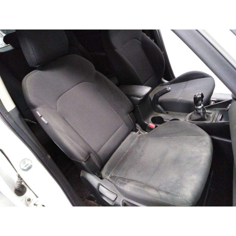 kia carens ( ) del año 2016