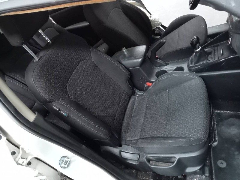 kia carens ( ) del año 2018