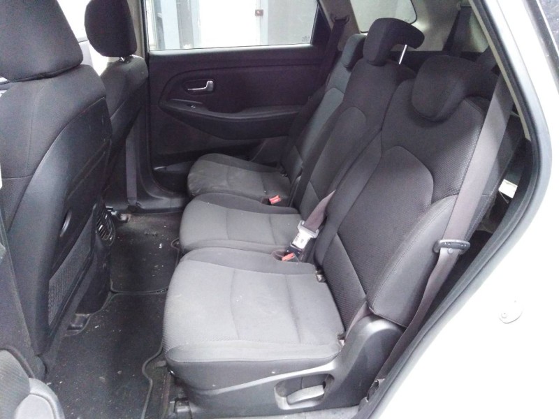 kia carens ( ) del año 2016