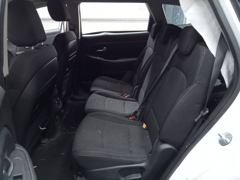 kia carens ( ) del año 2018