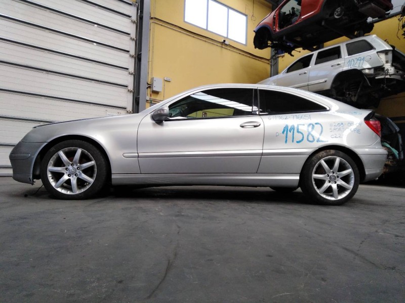 mercedes-benz clase c (w203) sportcoupe del año 2001