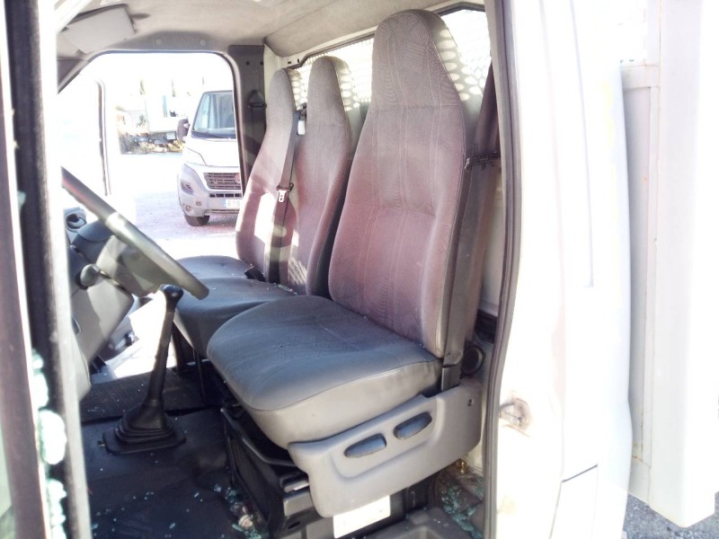 ford transit mod.2000 caja abierta del año 2002