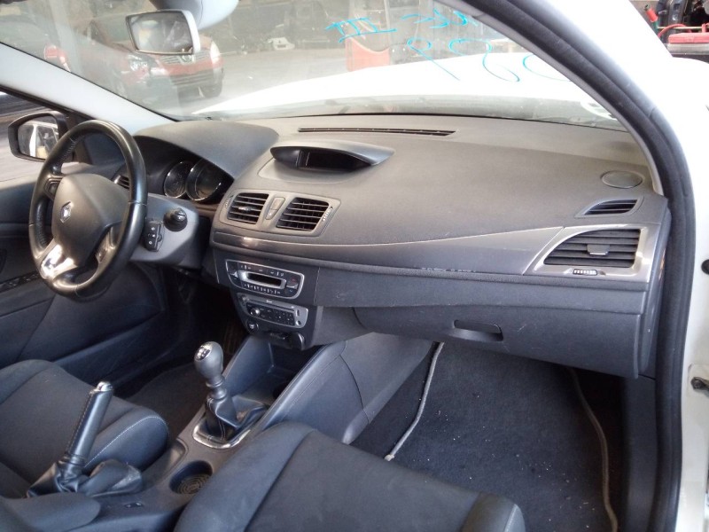 renault megane iii berlina 5 p del año 2015