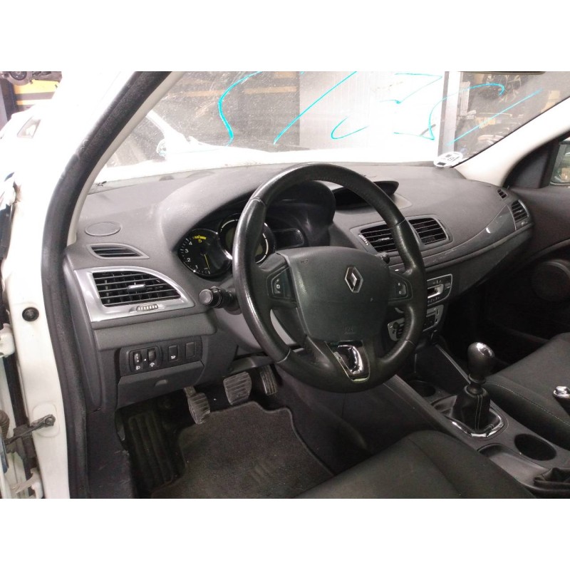 renault megane iii berlina 5 p del año 2015